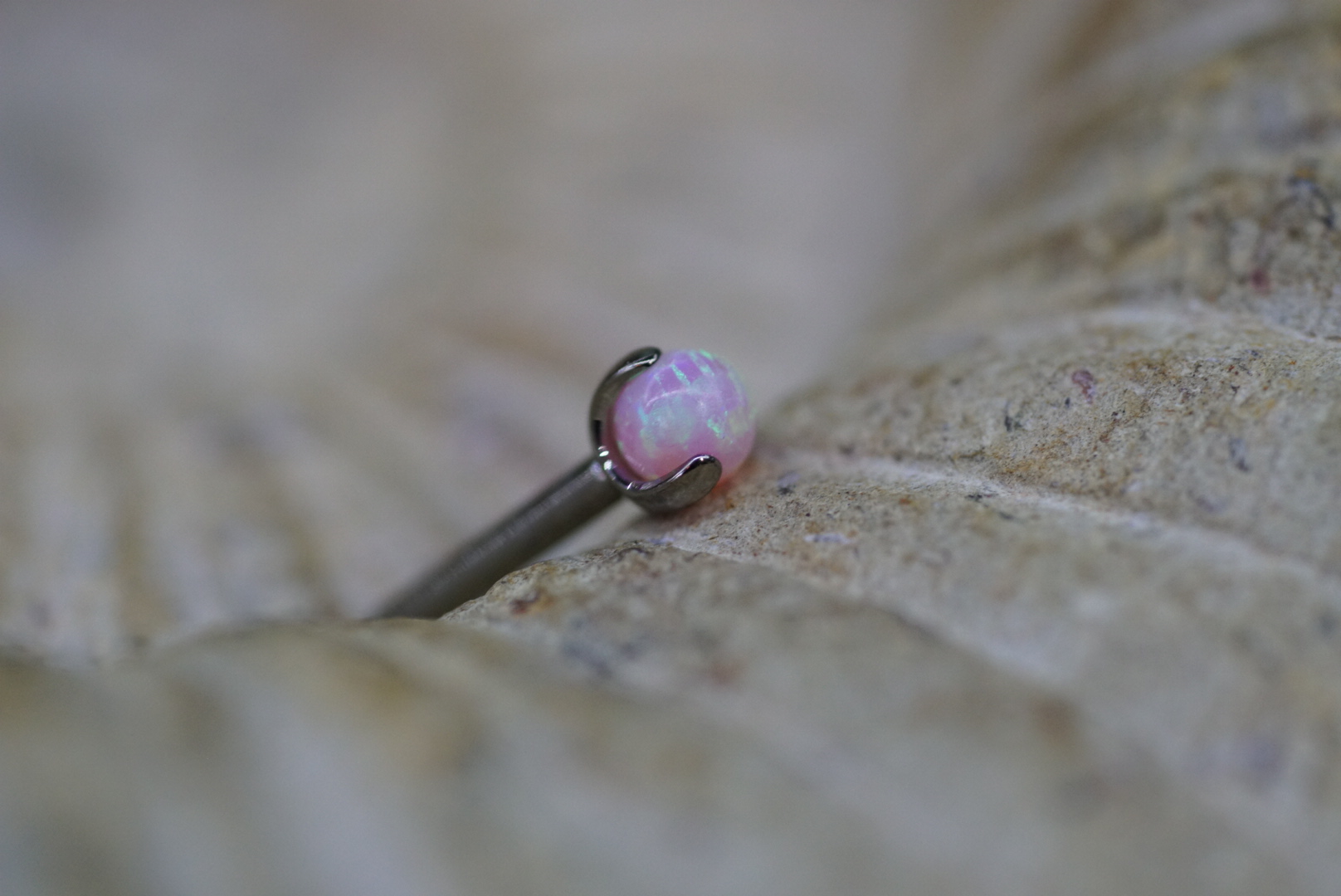 3mm Claw Prong Ball (Option: 18/16g threaded 3mm Light Pink Opal)