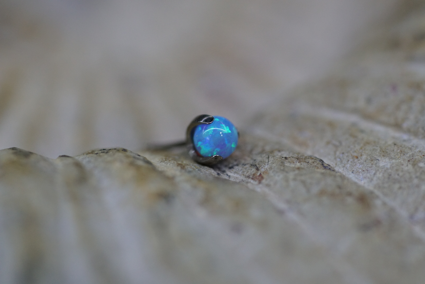 3mm Claw Prong Ball (Option: threadless 3mm light blue opal)