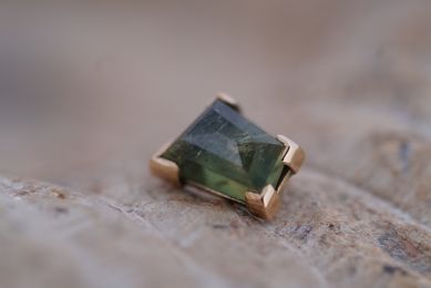 Geometric Cut Green Kenya Sapphire (Option: Regular)