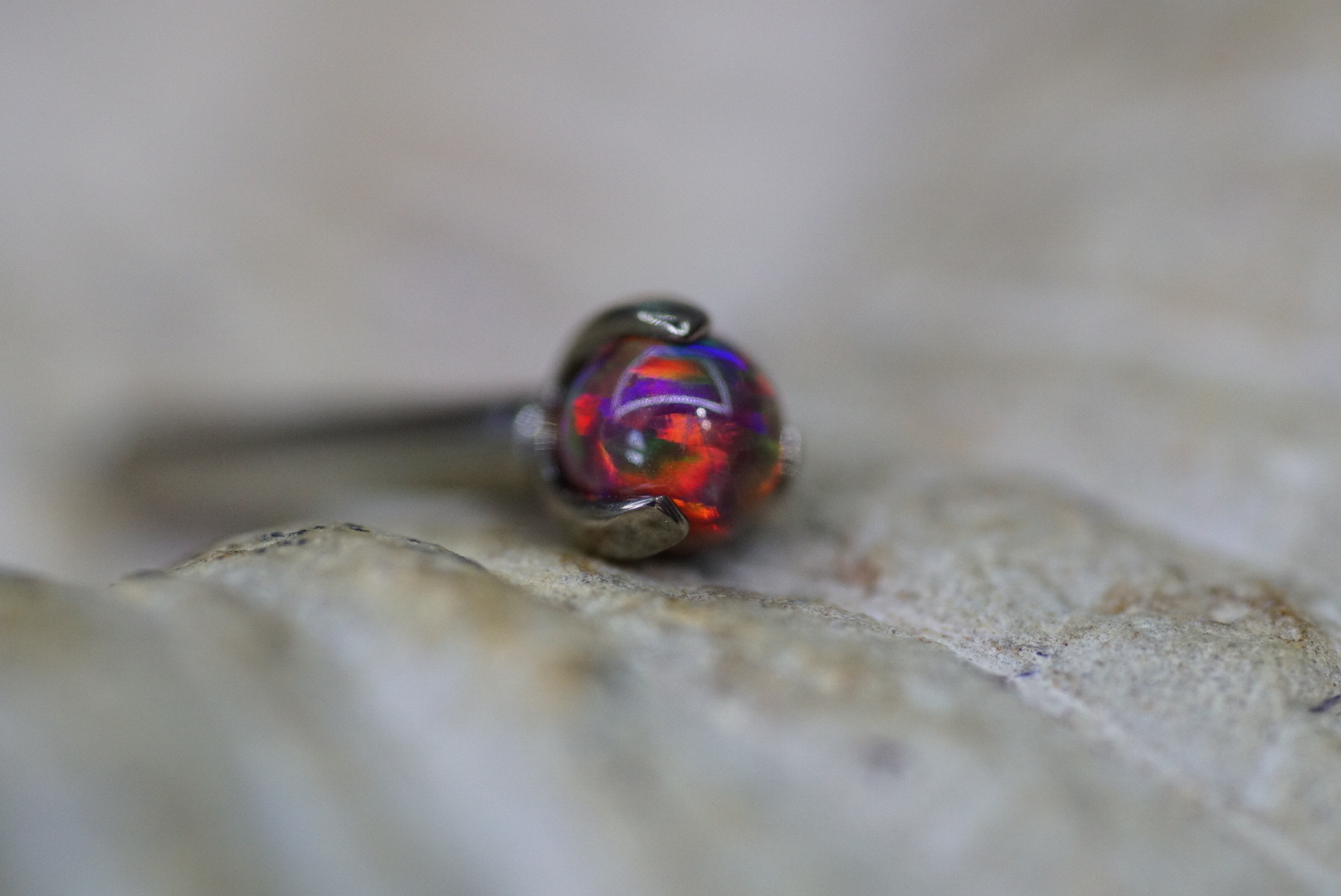 Claw Prong Ball (Option: Red Opal)