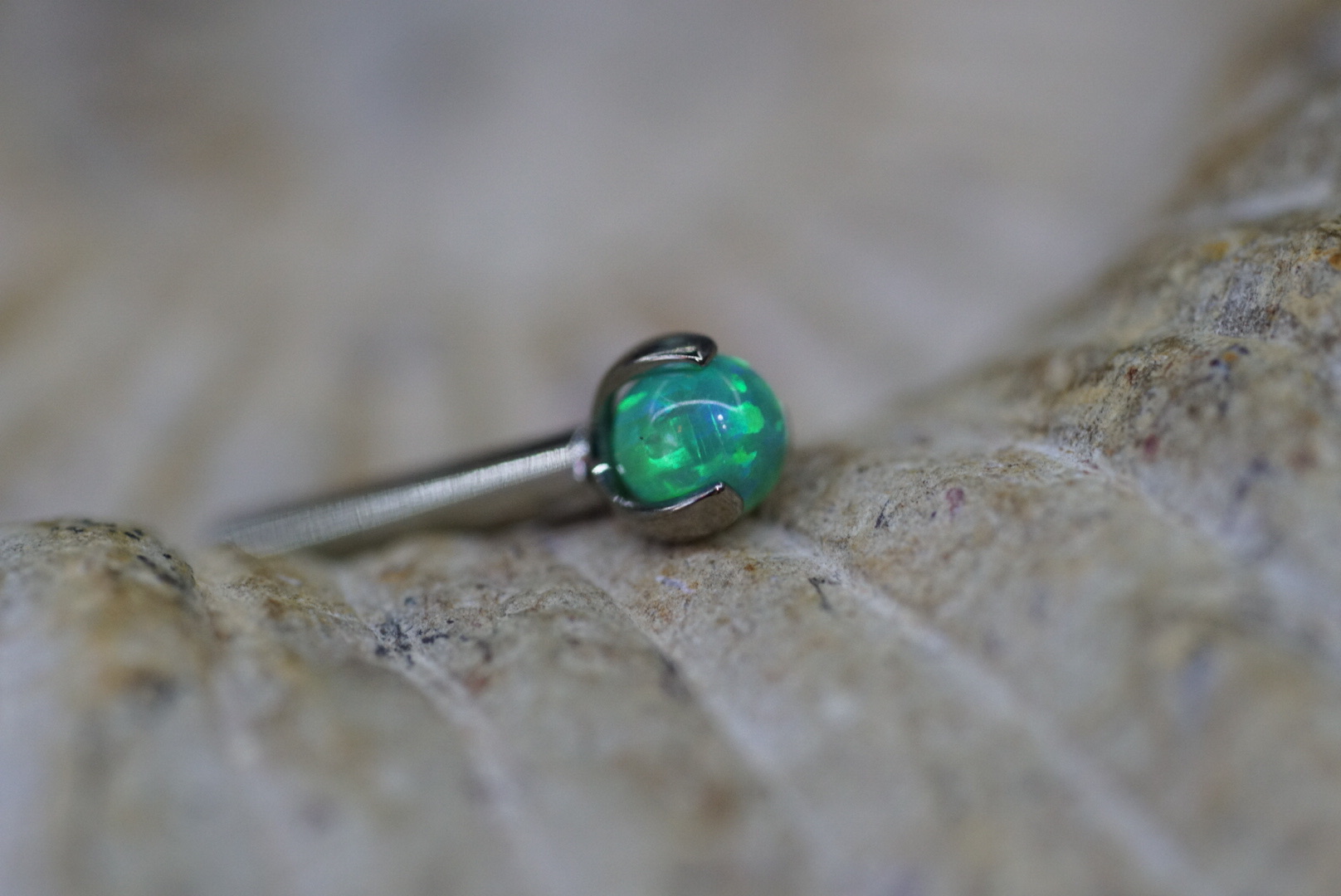 Claw Prong Ball (Option: Lime Green Opal)