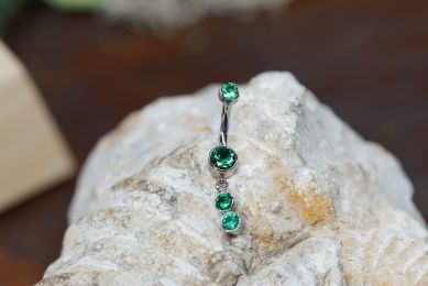 Gem Dangle Navel Curve (Option: 12g 3/8'' with 4mm prong Emerald CZ and 6mm bottom bezel with double 4mm bezel dangle)
