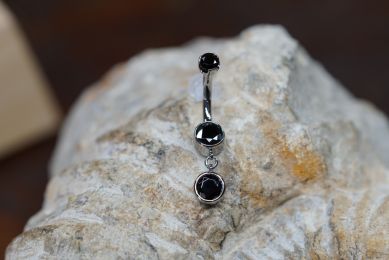 Gem Dangle Navel Curve (Option: 12g 7/16'' Black CZ with 4mm prong set top and 6mm bezel and single 6mm dangle)