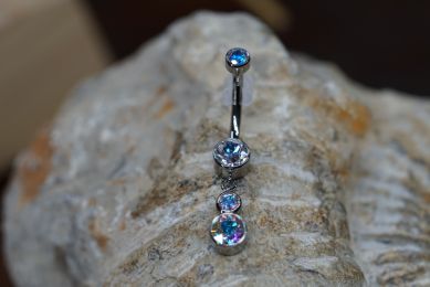 Gem Dangle Navel Curve (Option: 12g 7/16'' with 4mm bezel Aurora Borealis and 6mm bottom with 4mm/6mm dangle)